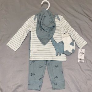 Carters 4 piece set baby boy size 6 months